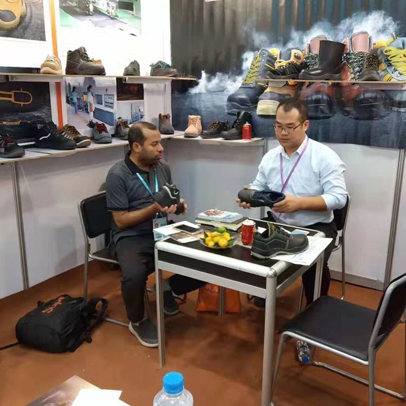 Embossed Cowhide Safety Shoes - Exhibition-2